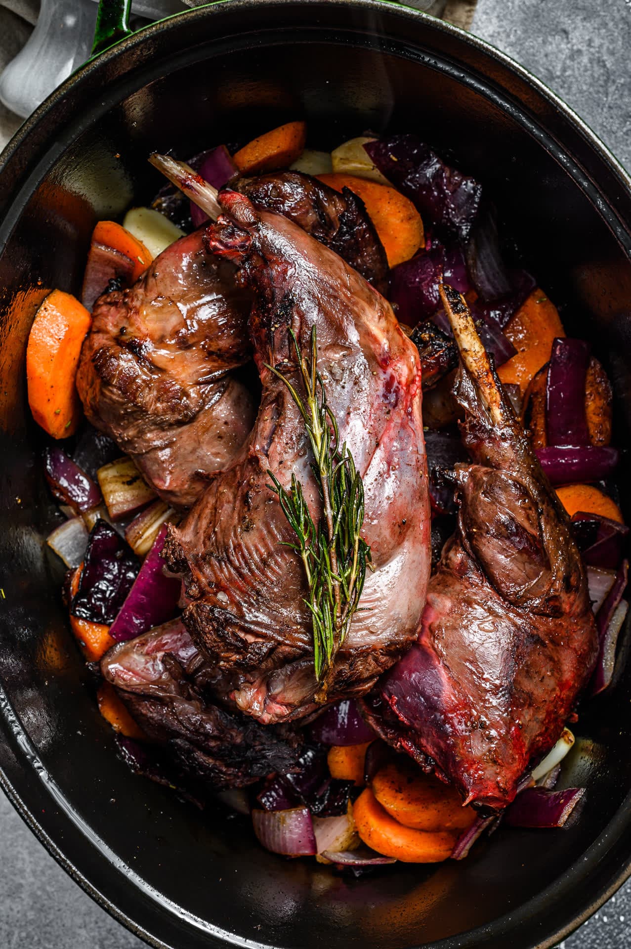 Geschmorte Hasenkeulen